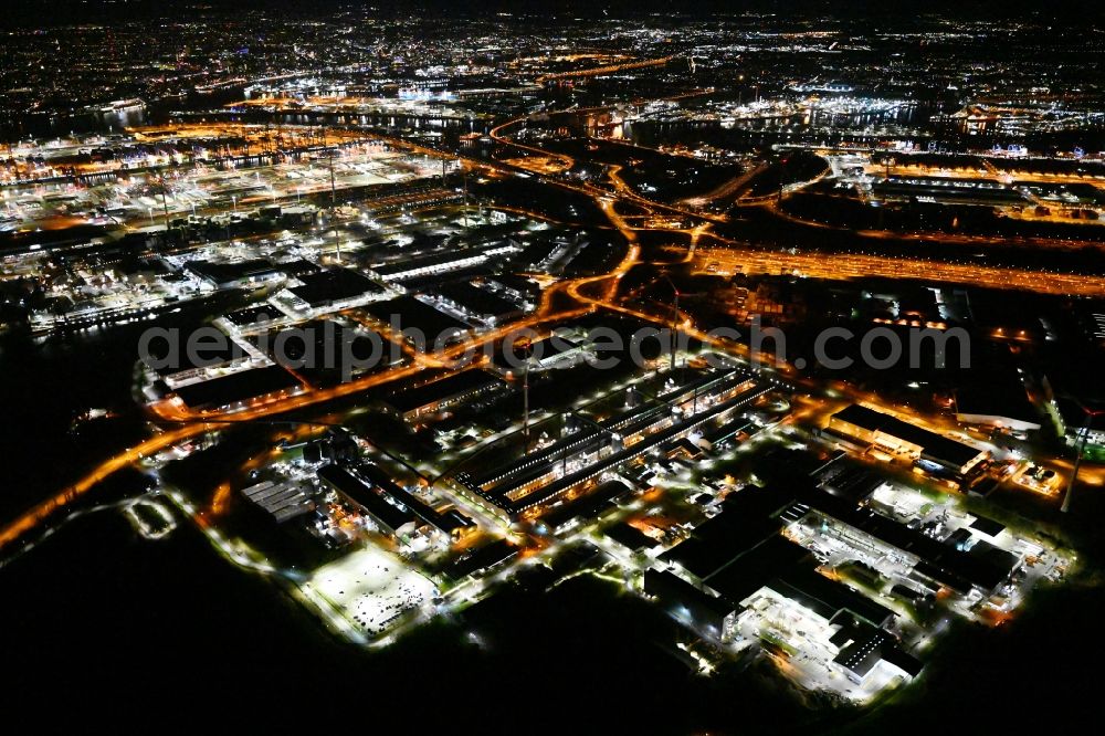 Hamburg at night from the bird perspective: Night lighting building and production halls on the premises of TRIMET Aluminium SE on Aluminiumstrasse in the district Altenwerder in Hamburg, Germany