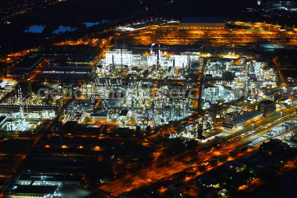 Aerial photograph at night Ludwigshafen am Rhein - Night lighting refinery equipment and management systems on the factory premises of the chemical manufacturers BASF in Ludwigshafen am Rhein in the state Rhineland-Palatinate, Germany