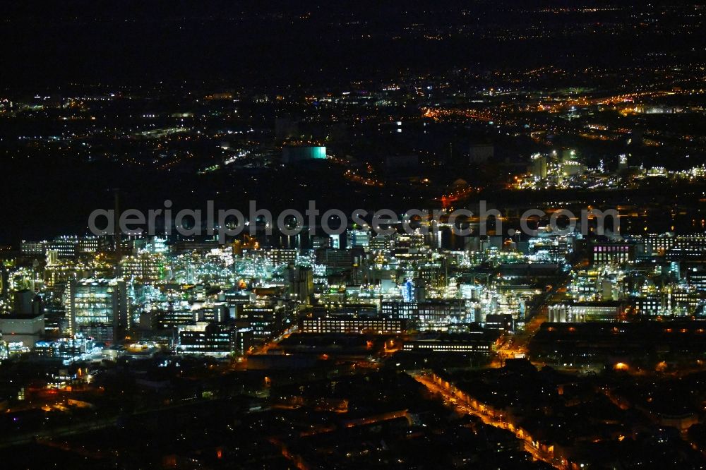 Ludwigshafen am Rhein at night from the bird perspective: Night lighting refinery equipment and management systems on the factory premises of the chemical manufacturers BASF in Ludwigshafen am Rhein in the state Rhineland-Palatinate, Germany