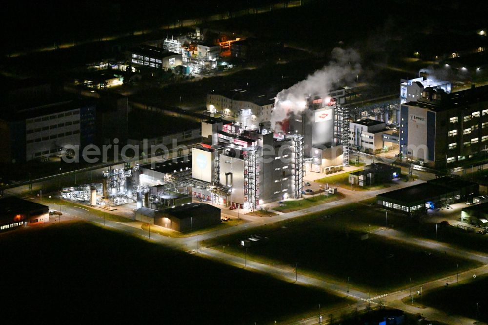Aerial photograph at night Bitterfeld-Wolfen - Night lighting refinery equipment and management systems on the factory premises of the chemical manufacturers Dow Deutschlond Anlagengesellschaft mbH on street Salegaster Chaussee in the district Greppin in Bitterfeld-Wolfen in the state Saxony-Anhalt