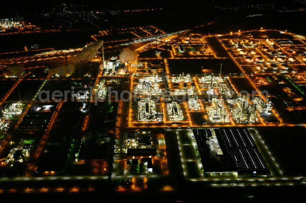 Leuna at night from the bird perspective: Night lighting refinery equipment and management systems on the factory premises of the chemical manufacturers on street Strasse der OdF in the district Spergau in Leuna in the state Saxony-Anhalt, Germany