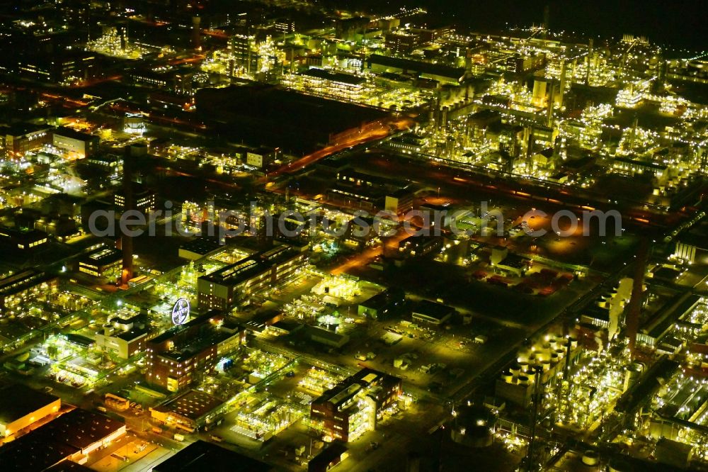 Aerial image at night Köln - Night lighting refinery equipment and management systems on the factory premises of the mineral oil manufacturers CHEMPARK Dormagen Tor entlang of Parallelweg in the district Chorweiler in Cologne in the state North Rhine-Westphalia, Germany