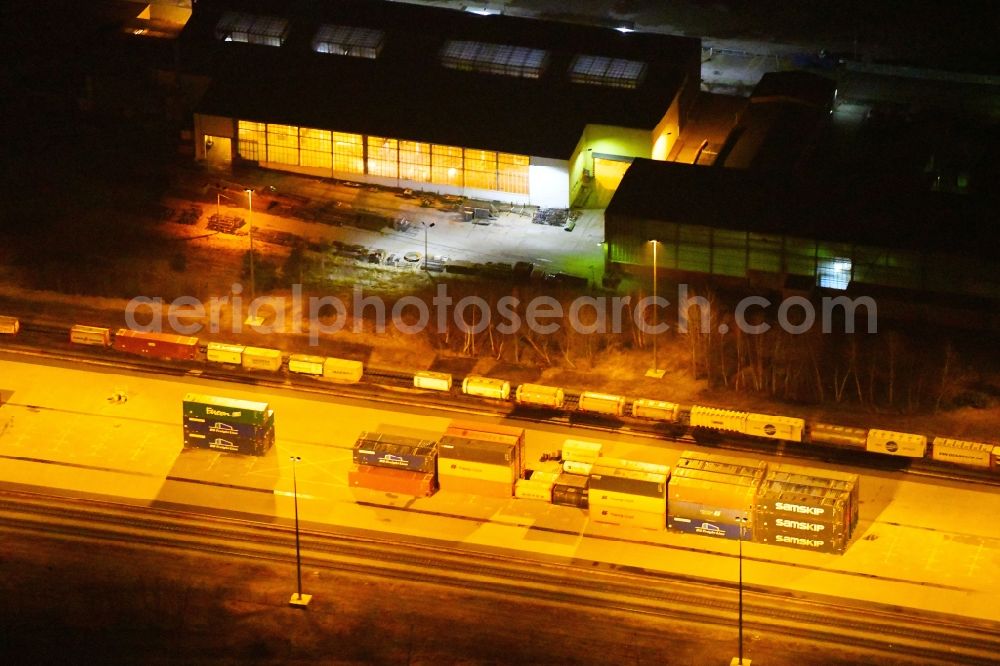 Aerial photograph at night Frankfurt (Oder) - Night lighting Marshalling yard and freight station of the Deutsche Bahn in the district Rosengarten in Frankfurt (Oder) in the state Brandenburg, Germany