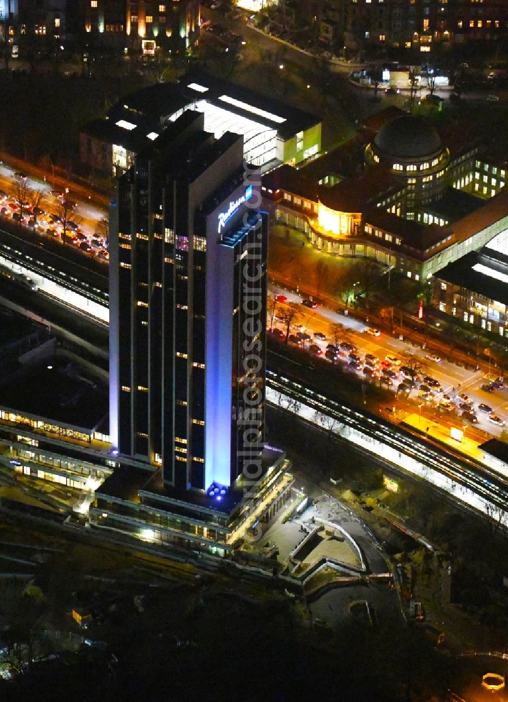 Hamburg at night from above - Night lighting renovation site of the Congress Center ( CCH ) on High-rise building of the hotel complex Radisson Blu on Marseiller Strasse in Hamburg, Germany