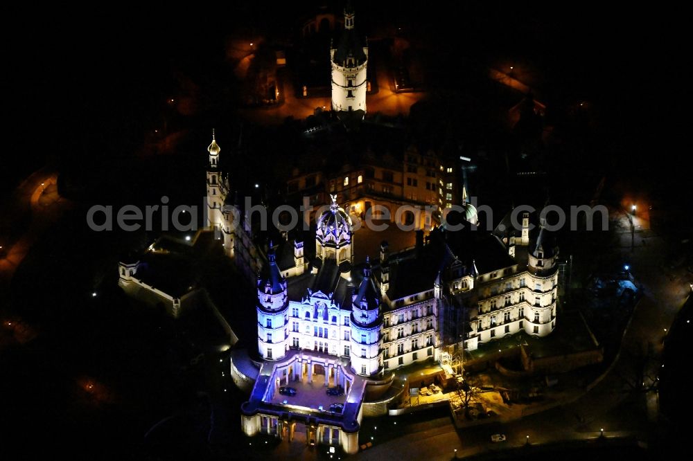 Schwerin at night from the bird perspective: Night lighting schwerin Castle in the state capital of Mecklenburg-Western Pomerania
