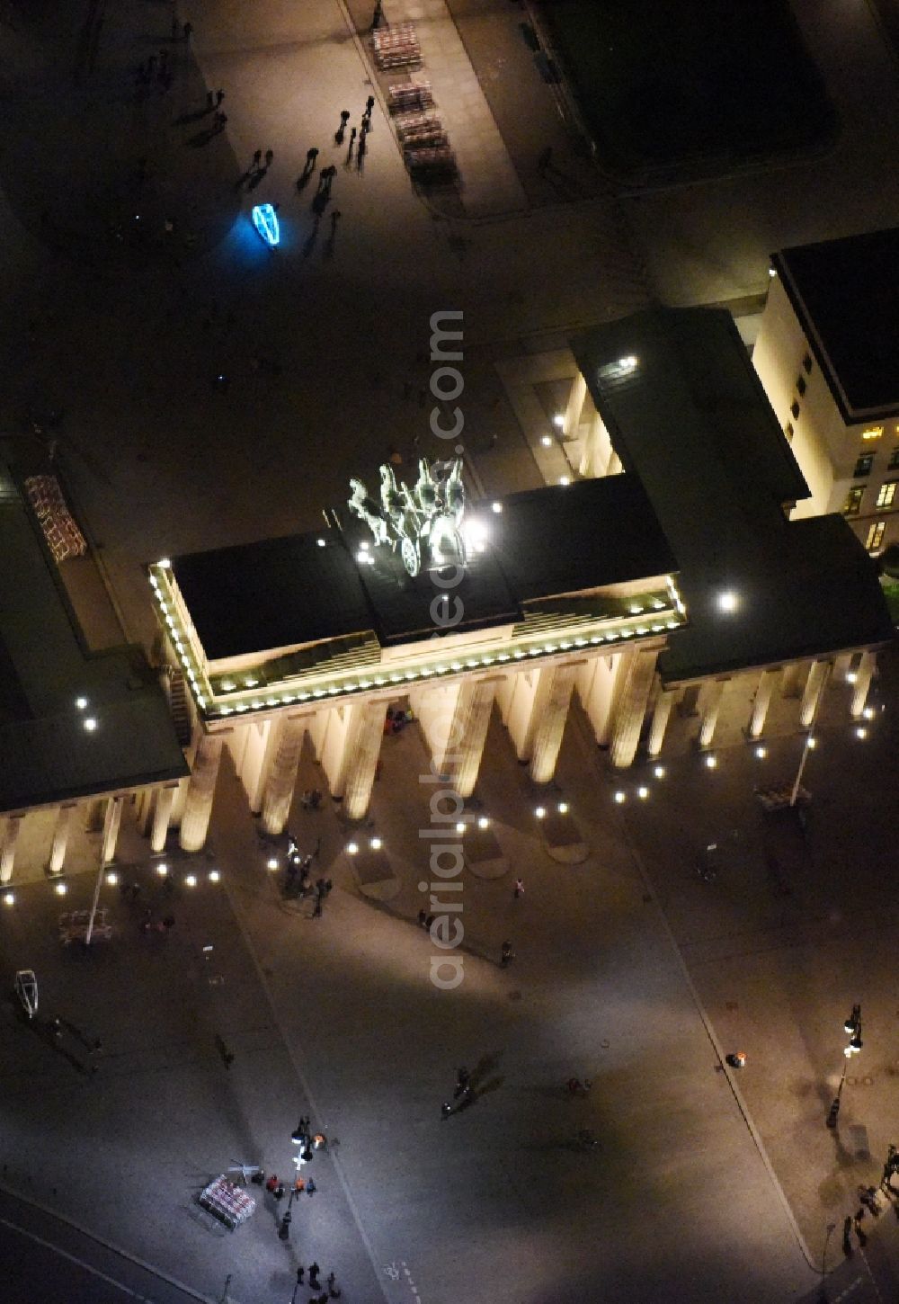 Berlin at night from the bird perspective: Night view of the Brandenburg Gate at the Pariser Platz in Berlin
