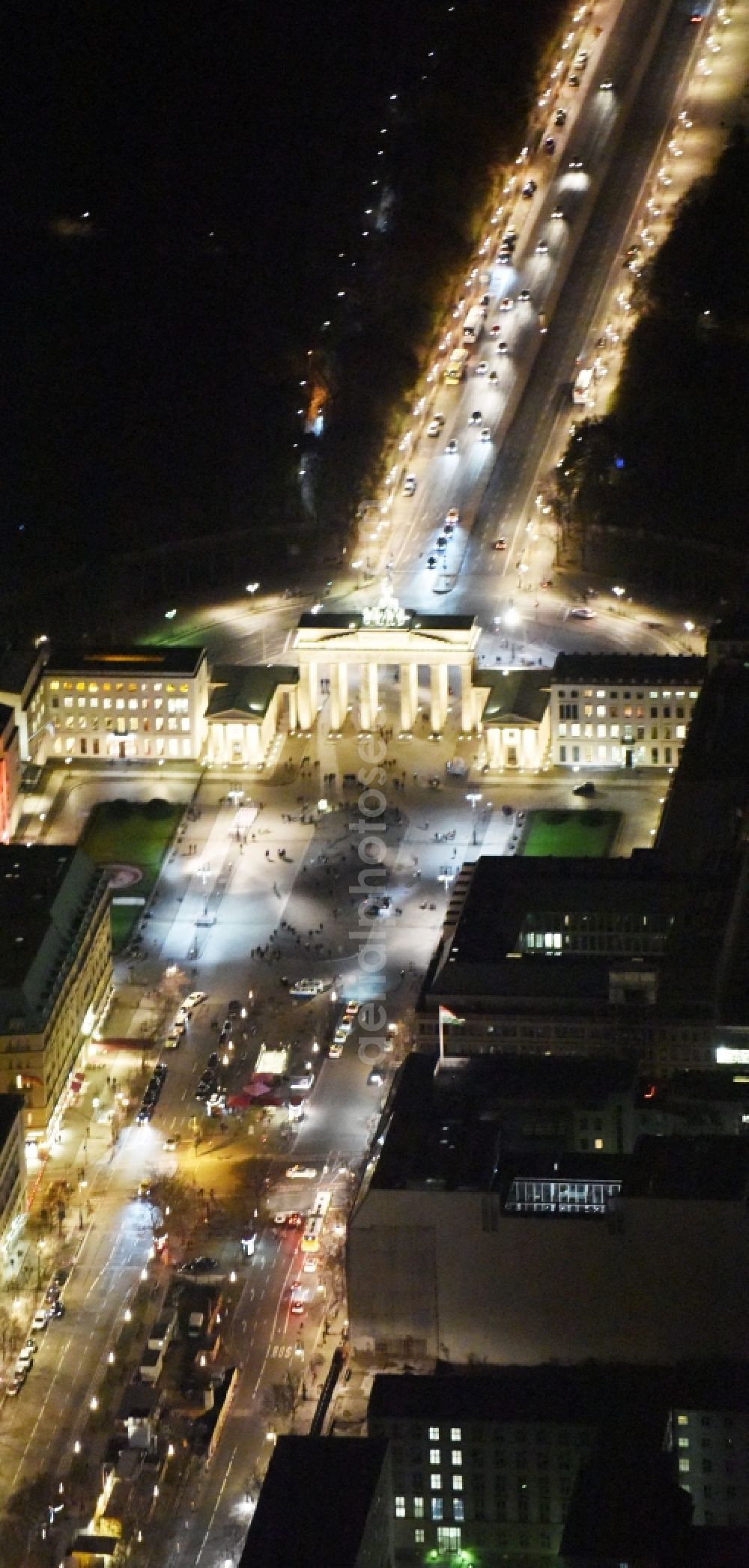 Berlin at night from above - Night view of the Brandenburg Gate at the Pariser Platz in Berlin