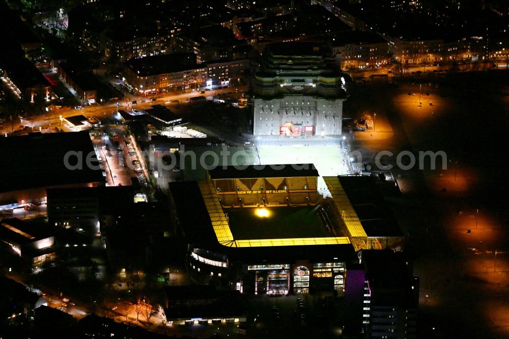 Aerial image at night Hamburg - Night lighting sports facility grounds of the arena of the stadium Millerntor- Stadion in am Heiligengeistfeld in the St. Pauli district in Hamburg, Germany