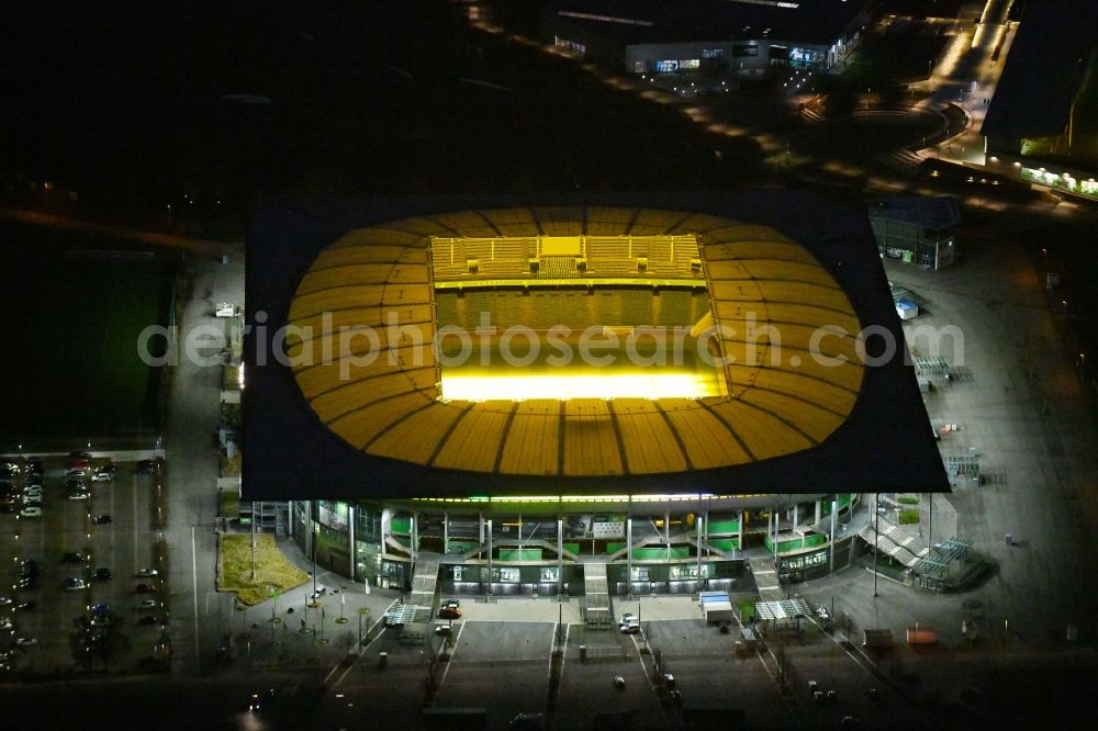 Aerial photograph at night Wolfsburg - Night lighting Grounds of the Arena stadium Volkswagen Arena In den Allerwiesen in the district Sonderbezirk in Wolfsburg in the state Lower Saxony, Germany