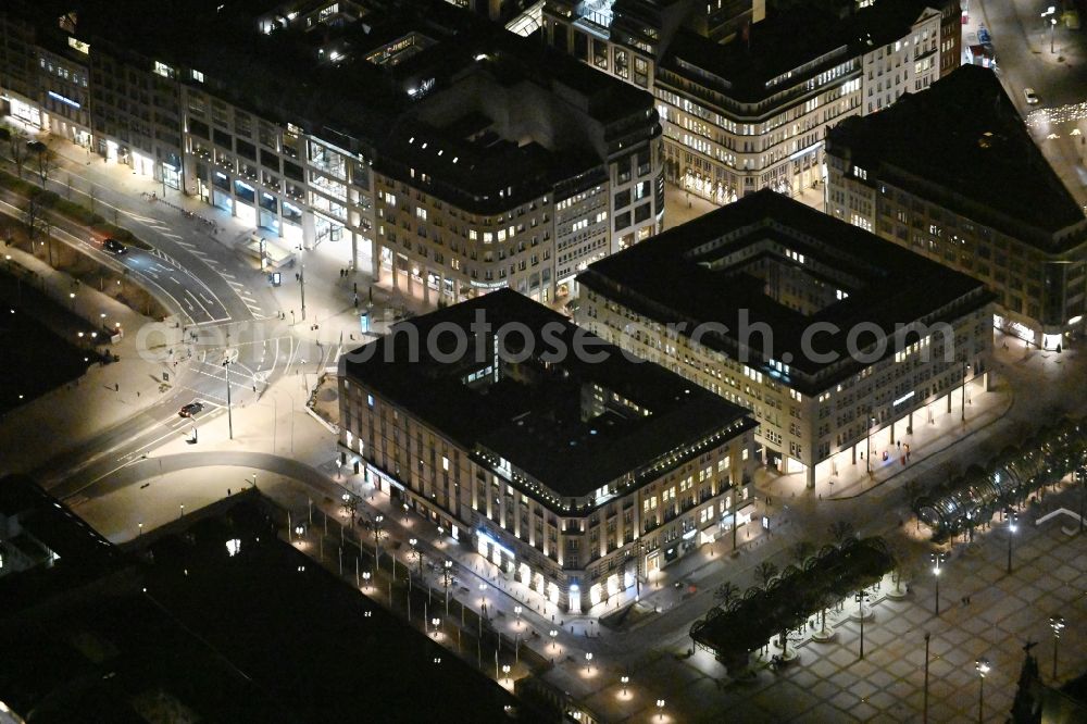 Aerial photograph at night Hamburg - Night lights and illumination City view of the inner city area between Jungfernstieg, Bergstrasse and Rathausmarkt in Hamburg, Germany