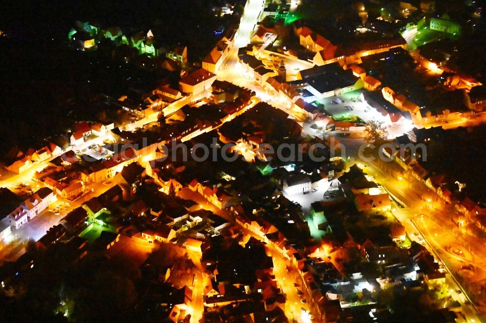 Aerial photograph at night Ballenstedt - Night lighting the city center in the downtown area in Ballenstedt in the state Saxony-Anhalt, Germany