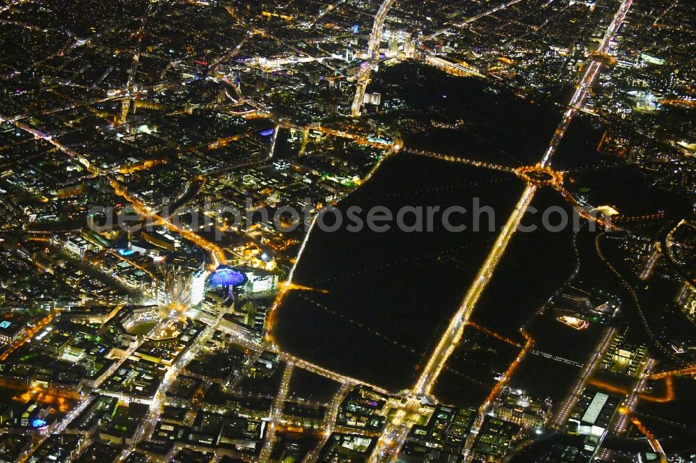 Berlin at night from the bird perspective: Night lighting The city center in the downtown area with Leipziger and Potsdamer Platz, parc garden Tiergarten, Strasse of 17.Juni, Gate Brandenburger Tor and place Pariser Platz in the district Mitte in Berlin, Germany