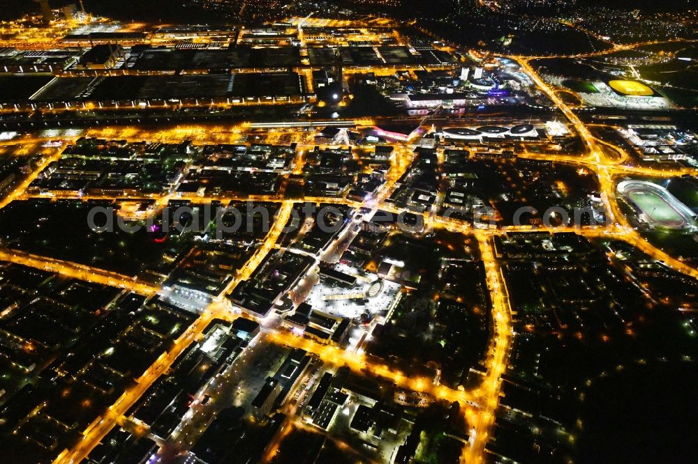 Wolfsburg at night from above - Night lighting The city center in the downtown area Schillerstrasse - Goethestrasse - Heinrich-Heine-Strasse in the district Stadtmitte in Wolfsburg in the state Lower Saxony, Germany