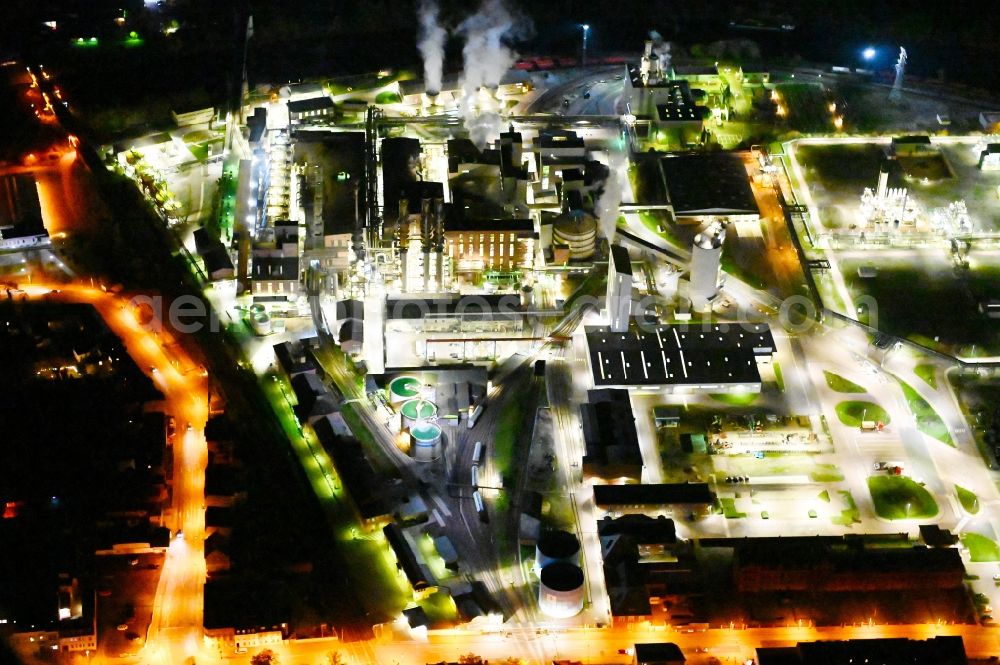 Bernburg (Saale) at night from the bird perspective: Night lighting technical facilities in the industrial area of Industriepark Solvay in Bernburg (Saale) in the state Saxony-Anhalt, Germany