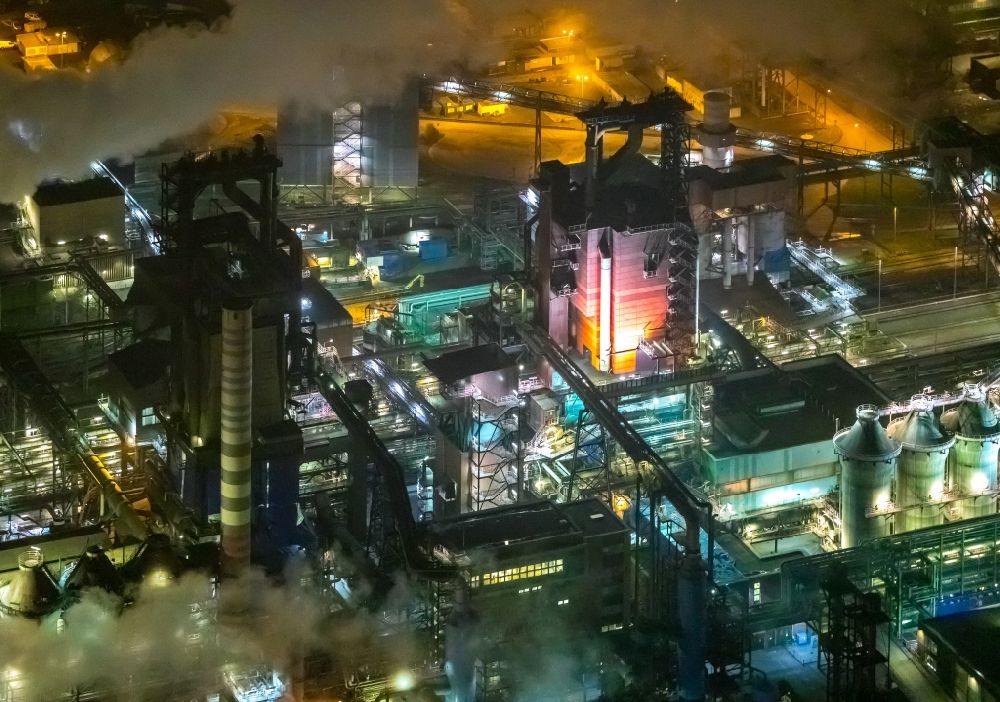 Duisburg at night from above - Night lighting technical equipment and production facilities of the steelworks of thyssenkrupp Steel Europe AG in the district Bruckhausen in Duisburg in the state North Rhine-Westphalia, Germany