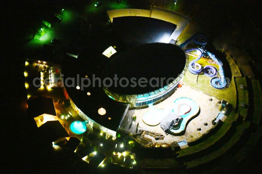 Aerial image at night Hohenfelden - Night lighting Spa and swimming pools at the swimming pool of the leisure facility in Hohenfelden in the state Thuringia, Germany
