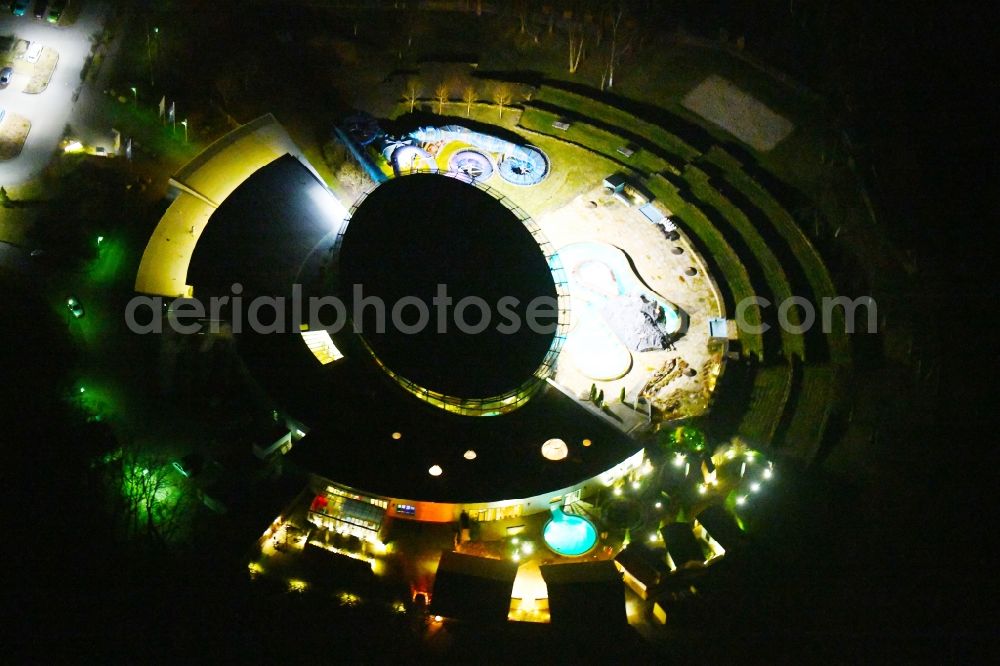 Hohenfelden at night from the bird perspective: Night lighting Spa and swimming pools at the swimming pool of the leisure facility in Hohenfelden in the state Thuringia, Germany
