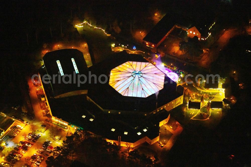 Aerial image at night Ludwigsfelde - Night lighting Spa and swimming pools at the swimming pool of the leisure facility of Kristall Baeof AG in Ludwigsfelde in the state Brandenburg, Germany