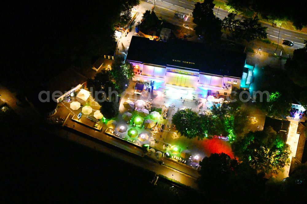 Berlin at night from the bird perspective: Night lighting tables and benches of open-air restaurant Haus Zenner on street Alt-Treptow in the district Treptow in Berlin, Germany