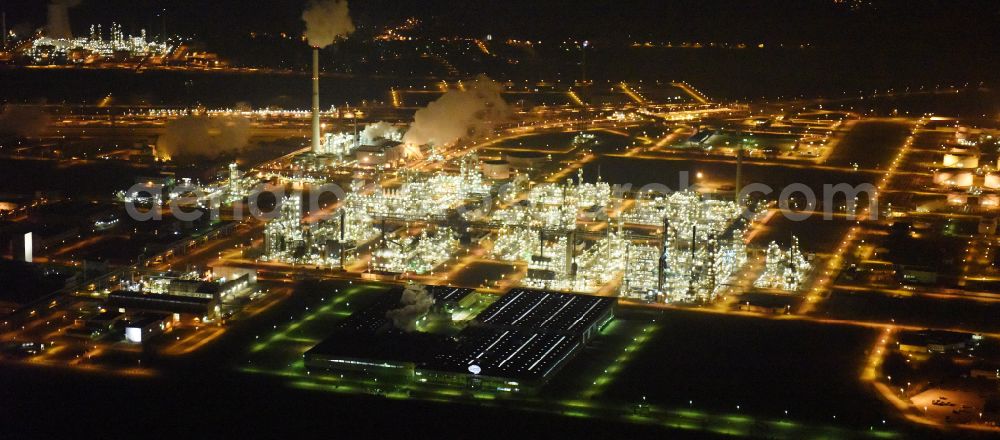 Leuna at night from the bird perspective: Night lighting tOTAL refinery in central Germany in Leuna in the federal state of Saxony-Anhalt. The TOTAL refinery chemical site Leuna is one of the most modern refineries in Europe