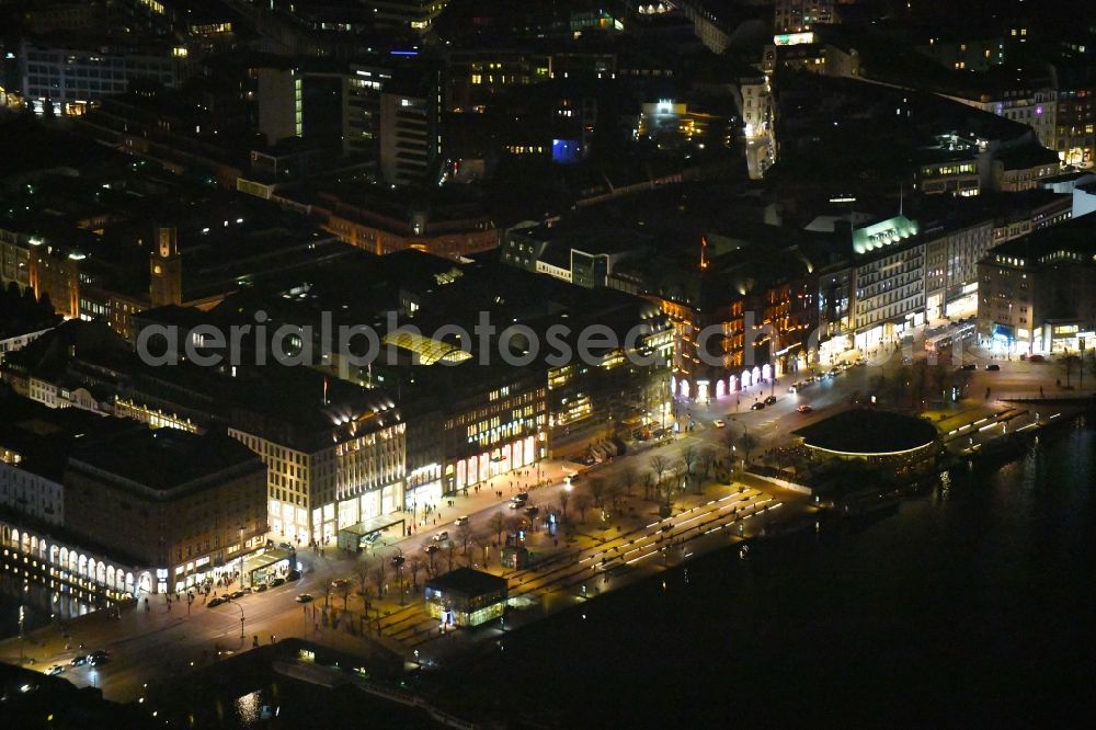 Aerial photograph at night Hamburg - Night lighting Riparian areas on Jungfernstieg in the lake area of Binnenalster in Hamburg, Germany