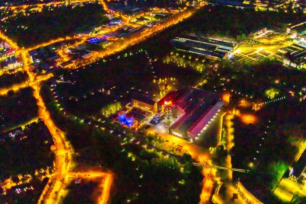 Aerial photograph at night Bochum - Night lighting building of the event hall of the Jahrhunderthalle Bochum in Bochum at Ruhrgebiet in the state of North Rhine-Westphalia. The Jahrhunderthalle is the center of the new Bochum Westpark, with which this inner-city, former industrial area for housing, culture, recreation and trade is developed