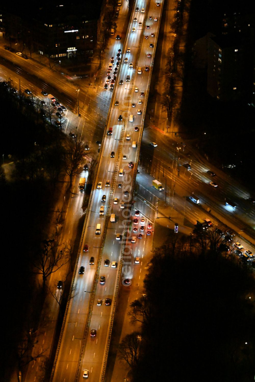 München at night from the bird perspective: Night lighting night view Road over the crossroads Landshuter Allee - Dachauer Strasse in Munich in the state Bavaria