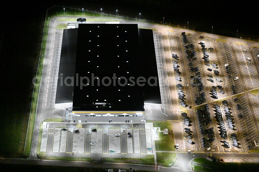 Bad Oldesloe at night from above - Night lighting building complex and distribution center on the site of an Amazon logistics center in Gewerbegebiet Teichkoppel in Bad Oldesloe in the state Schleswig-Holstein, Germany