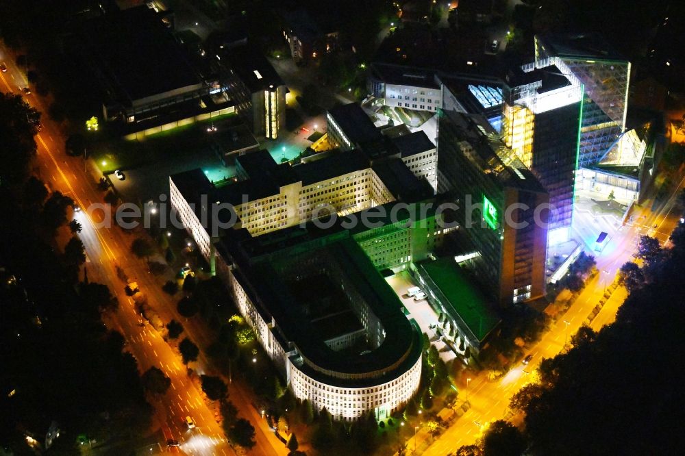 Münster at night from the bird perspective: Night lighting Office and administration buildings of the insurance company LVM Versicherung - Zentrale on Kolde-Ring in the district Aaseestadt in Muenster in the state North Rhine-Westphalia, Germany