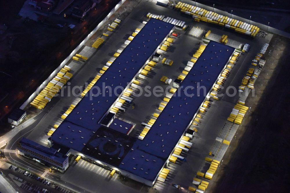 Aerial photograph at night Rüdersdorf - Night lighting Night view building complex and grounds of DHL in the district Ruedersdorf in Ruedersdorf in the state Brandenburg
