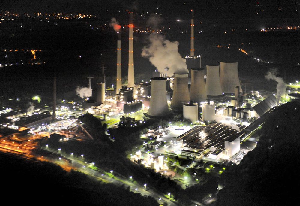 Aerial photograph at night Gelsenkirchen - Nachtluftbild vom Gelände des Kraftwerk Scholven in Gelsenkirchen im Ruhrgebiet.