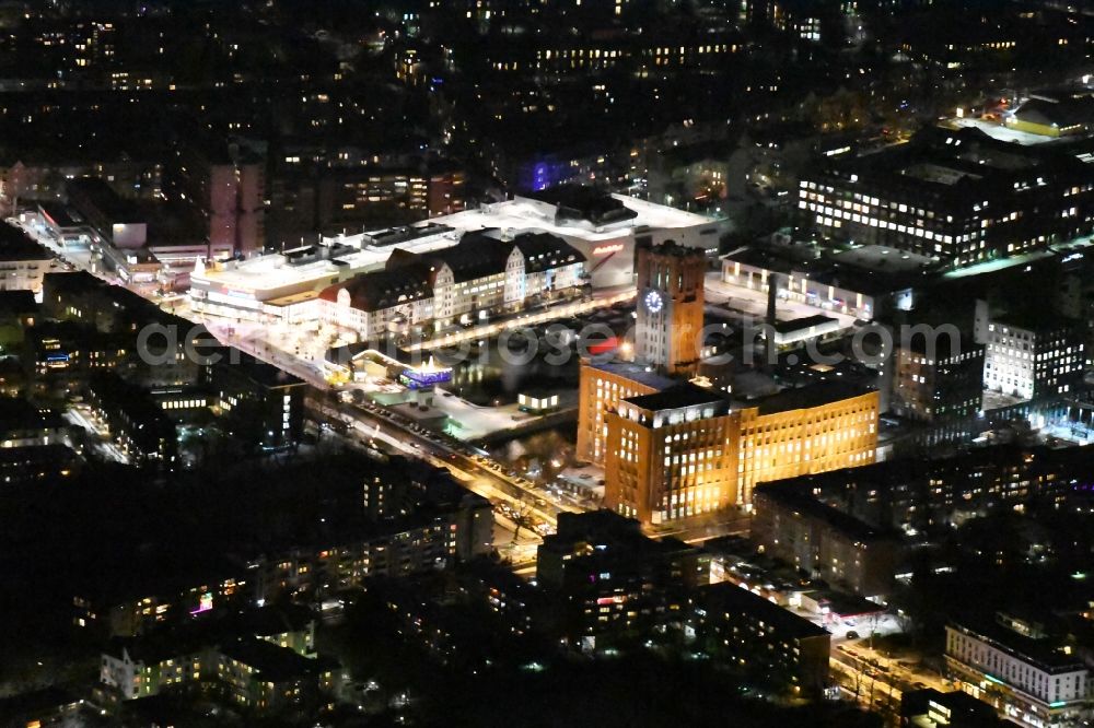 Berlin at night from the bird perspective: Night image with a view of the shopping mall Tempelhofer Hafen and Ullsteinhaus on Tempelhofer Damm in the district of Tempelhof-Schoeneberg in Berlin