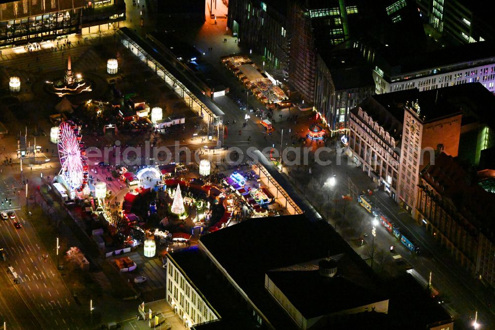 Leipzig at night from the bird perspective: Night lighting Christmassy market event grounds and sale huts and booths on Augustusplatz in Leipzig in the state Saxony, Germany