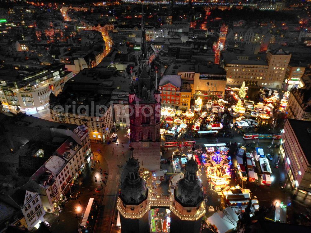 Aerial photograph at night Halle (Saale) - Night lighting christmassy market event grounds and sale huts and booths on place Marktplatz in the district Altstadt in Halle (Saale) in the state Saxony-Anhalt, Germany