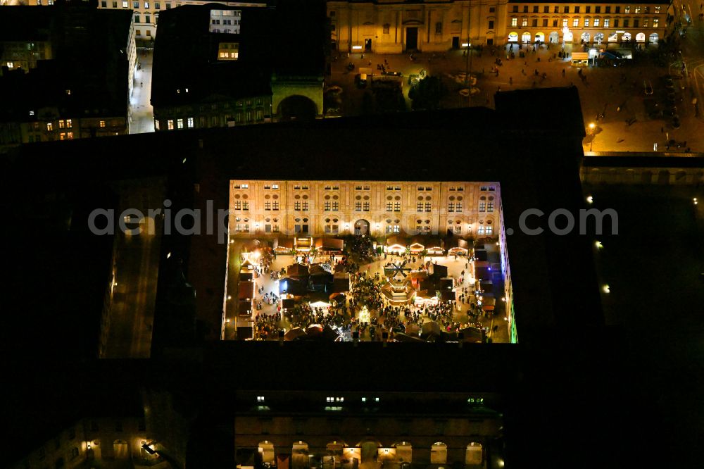 München at night from the bird perspective: Night lighting christmassy market event grounds and sale huts and booths in Innenhof of Residenz - Alte Hofkapelle on street Residenzstrasse in the district Altstadt in Munich in the state Bavaria, Germany