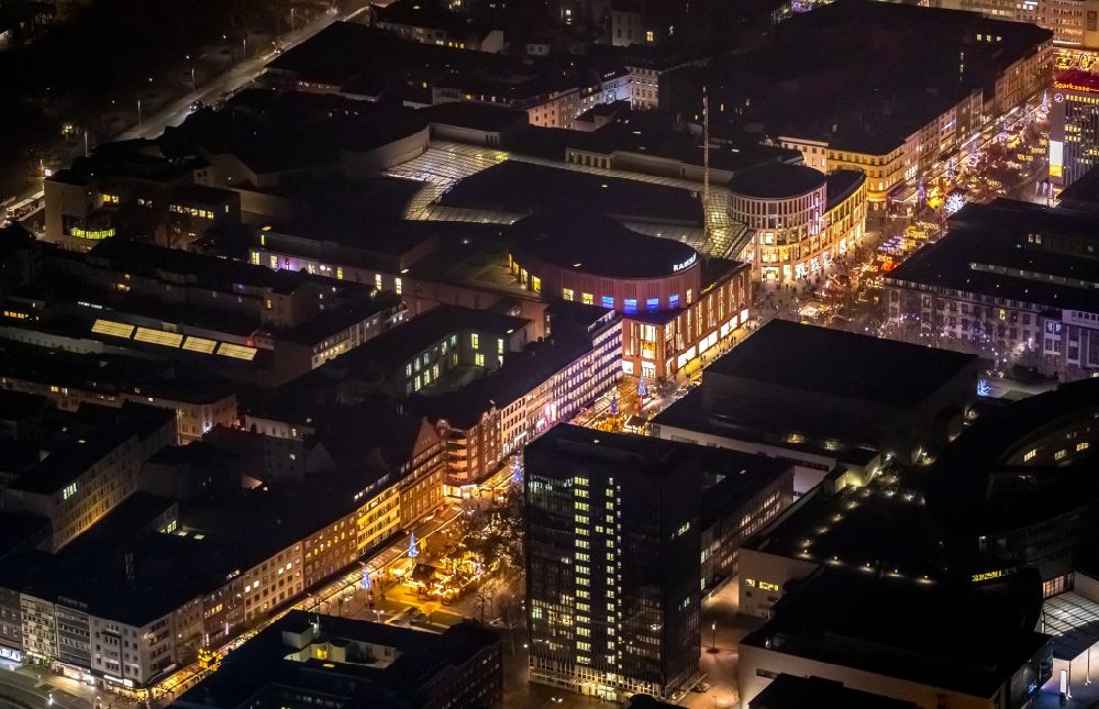 Aerial photograph at night Duisburg - Night lighting christmassy market event grounds and sale huts and booths auf der Koenigsstrasse in Duisburg in the state North Rhine-Westphalia. In the picture as well the shopping centre Duisburg