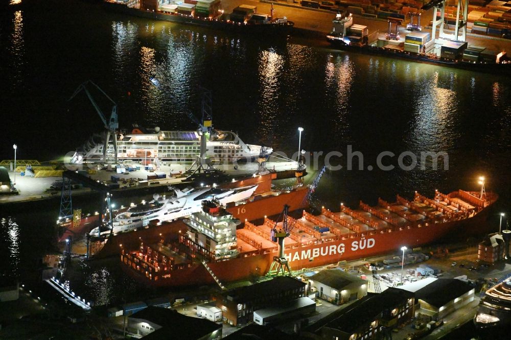 Aerial image at night Hamburg - Night lighting Shipyard - site of the Blohm + Voss in the district Kleiner Grasbrook in Hamburg
