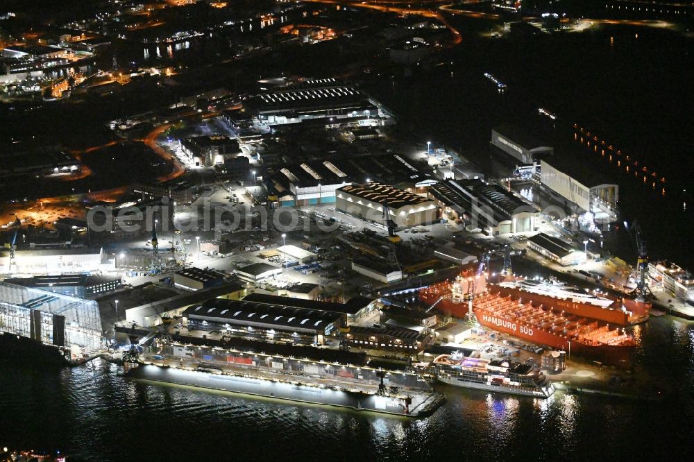 Hamburg at night from the bird perspective: Night lighting Shipyard - site of the Blohm + Voss in the district Kleiner Grasbrook in Hamburg