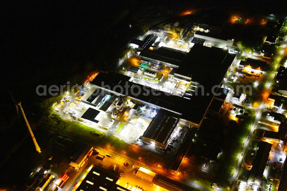 Aerial photograph at night Hamburg - Night lighting building and production halls on the premises on Aluminiumstrasse in the district Altenwerder in Hamburg, Germany