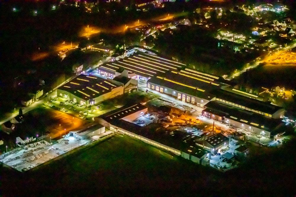 Aerial image at night Unna - Night lighting building and production halls on the premises of Aluminiumwerk Unna AG on Uelzener Weg in the district Alte Heide in Unna in the state North Rhine-Westphalia, Germany