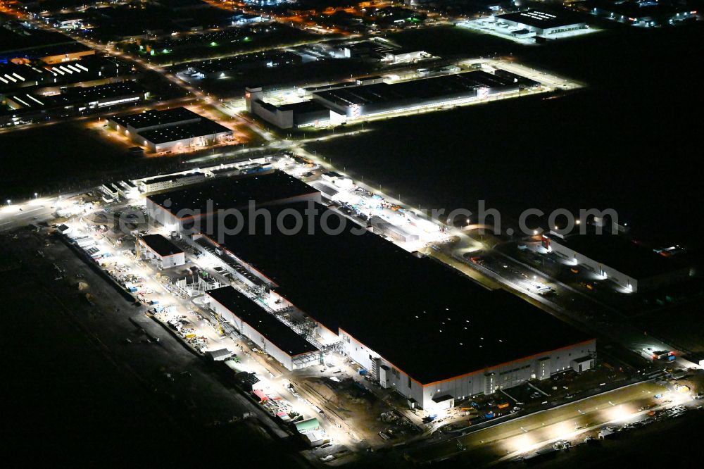 Aerial photograph at night Arnstadt - Night lighting factory premises of Contemporary Amperex Technology Thuringia GmbH Am Luetzer Feld in the district Bittstaedt in the district Rudisleben in Arnstadt in the state Thuringia, Germany