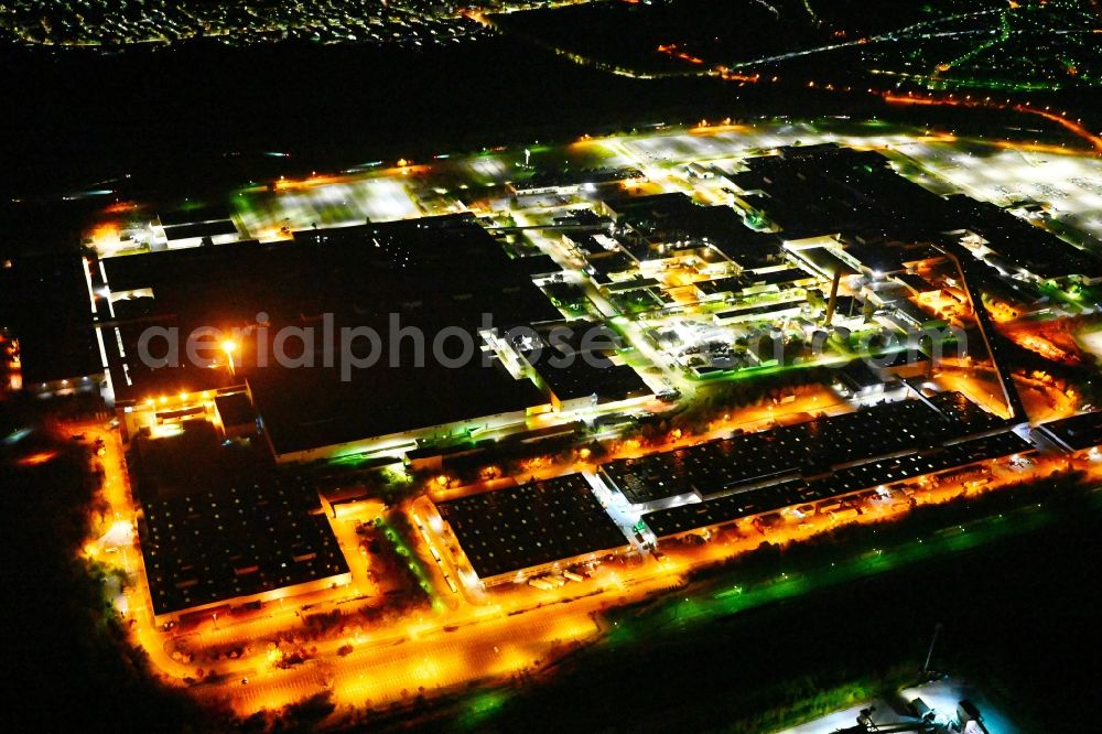 Aerial photograph at night Saarlouis - Night lighting building and production halls on the premises of Ford factorye on Henry-Ford-Strasse in the district Roden in Saarlouis in the state Saarland, Germany