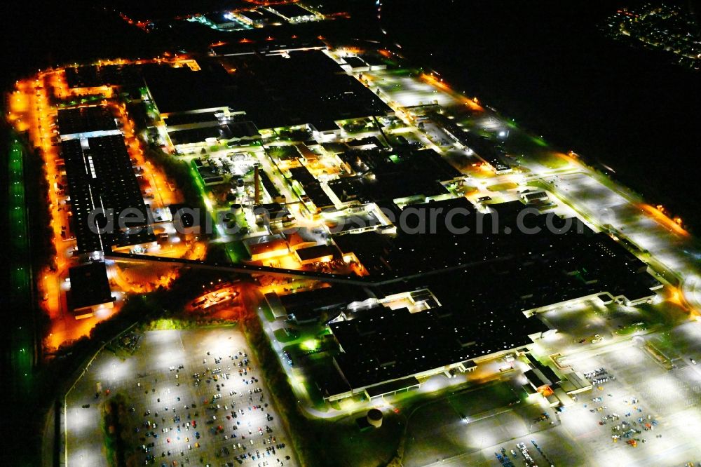 Aerial image at night Saarlouis - Night lighting building and production halls on the premises of Ford factorye on Henry-Ford-Strasse in the district Roden in Saarlouis in the state Saarland, Germany