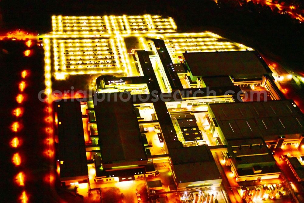 Aerial photograph at night Dresden - Night lighting night lighting building and production halls on the premises of GLOBALFOUNDRIES Management Services Limited Liability Company & Co. KG on Wilschdorfer Landstrasse in the district Wilschdorf in Dresden in the state Saxony, Germany
