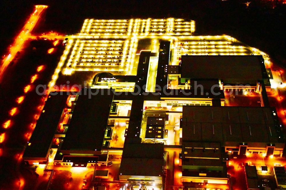 Aerial image at night Dresden - Night lighting night lighting building and production halls on the premises of GLOBALFOUNDRIES Management Services Limited Liability Company & Co. KG on Wilschdorfer Landstrasse in the district Wilschdorf in Dresden in the state Saxony, Germany