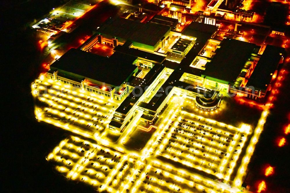 Aerial image at night Dresden - Night lighting night lighting building and production halls on the premises of GLOBALFOUNDRIES Management Services Limited Liability Company & Co. KG on Wilschdorfer Landstrasse in the district Wilschdorf in Dresden in the state Saxony, Germany