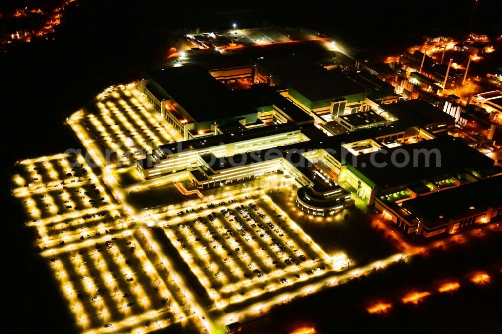Aerial photograph at night Dresden - Night lighting night lighting building and production halls on the premises of GLOBALFOUNDRIES Management Services Limited Liability Company & Co. KG on Wilschdorfer Landstrasse in the district Wilschdorf in Dresden in the state Saxony, Germany