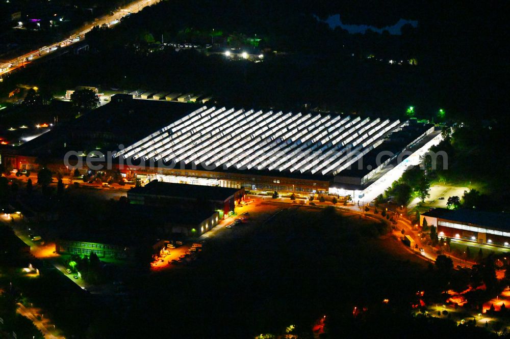 Aerial image at night Berlin - Night lighting building and production halls on the premises of HASSE & WREDE GmbH on Georg-Knorr-Strasse in the district Marzahn in Berlin, Germany