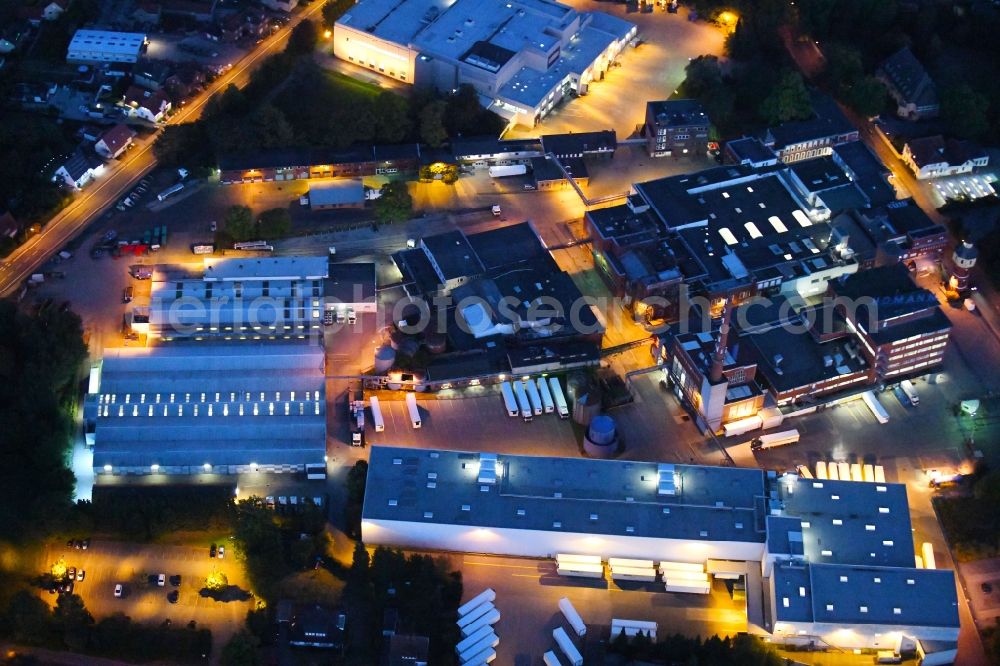 Aerial photograph at night Dissen am Teutoburger Wald - Night lighting Building and production halls on the premises of Homann Feinkost GmbH in Dissen am Teutoburger Wald in the state Lower Saxony, Germany