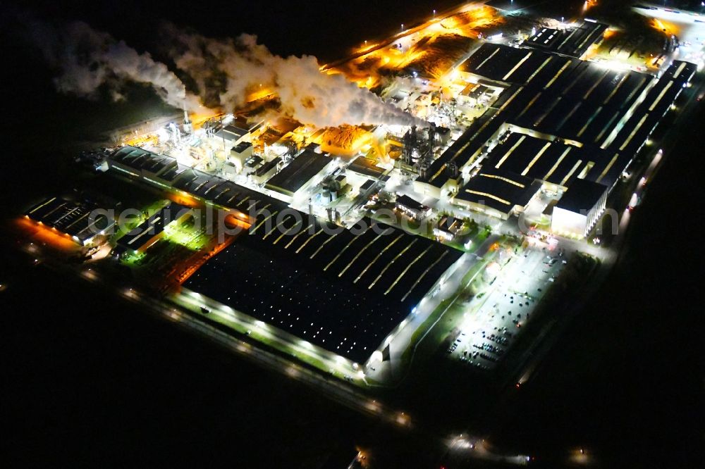 Heiligengrabe at night from the bird perspective: Night lighting building and production halls on the premises of KRONOTEX GmbH in Heiligengrabe in the state Brandenburg, Germany